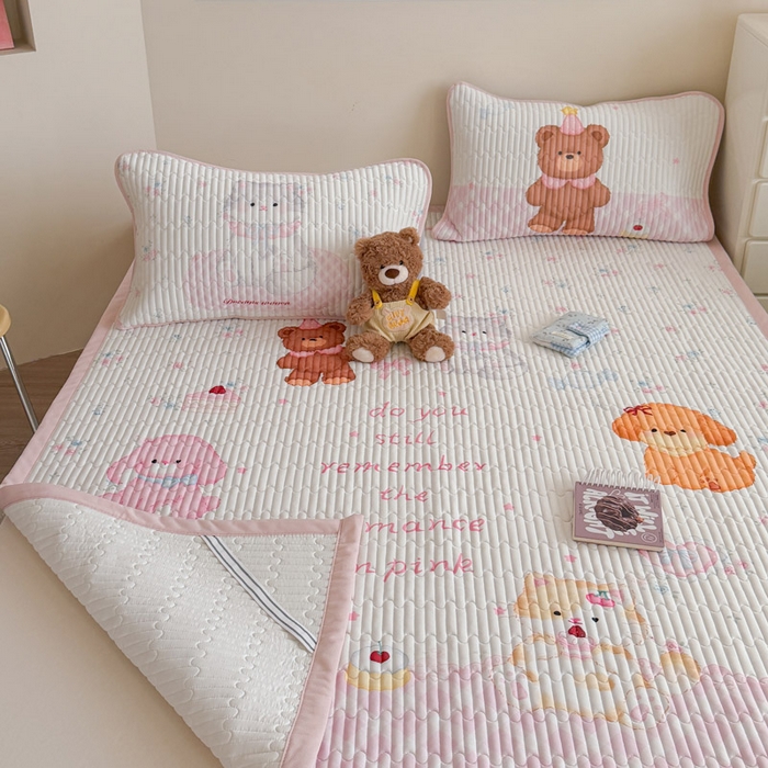 91家纺网 家纺一手货源 找家纺 贝扬思家纺 2026新款数码大版凉感丝夏被凉席系列 小熊生日