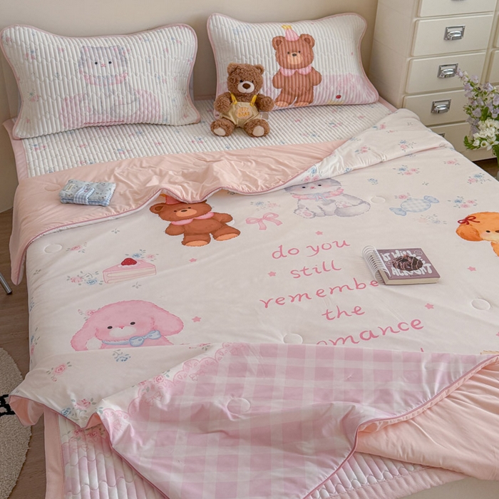 91家纺网 家纺一手货源 找家纺 贝扬思家纺 2026新款数码大版凉感丝夏被凉席系列 小熊生日