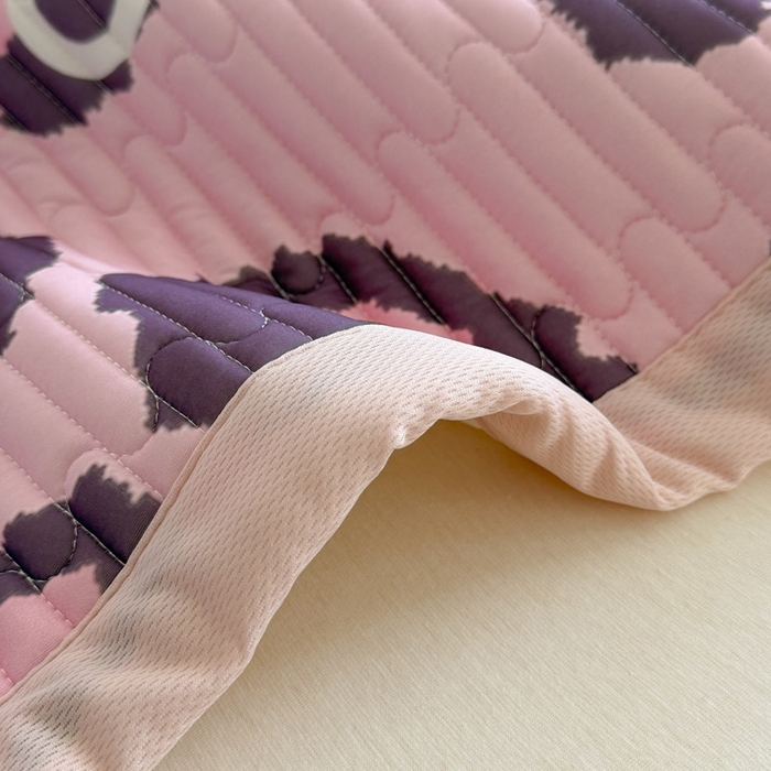 91家纺网 家纺一手货源 找家纺 贝扬思家纺 2026新款数码大版凉感丝夏被凉席系列 紫色豹纹猫