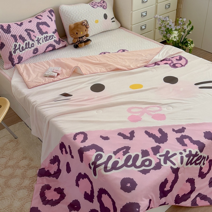 91家纺网 家纺一手货源 找家纺 贝扬思家纺 2026新款数码大版凉感丝夏被凉席系列 紫色豹纹猫