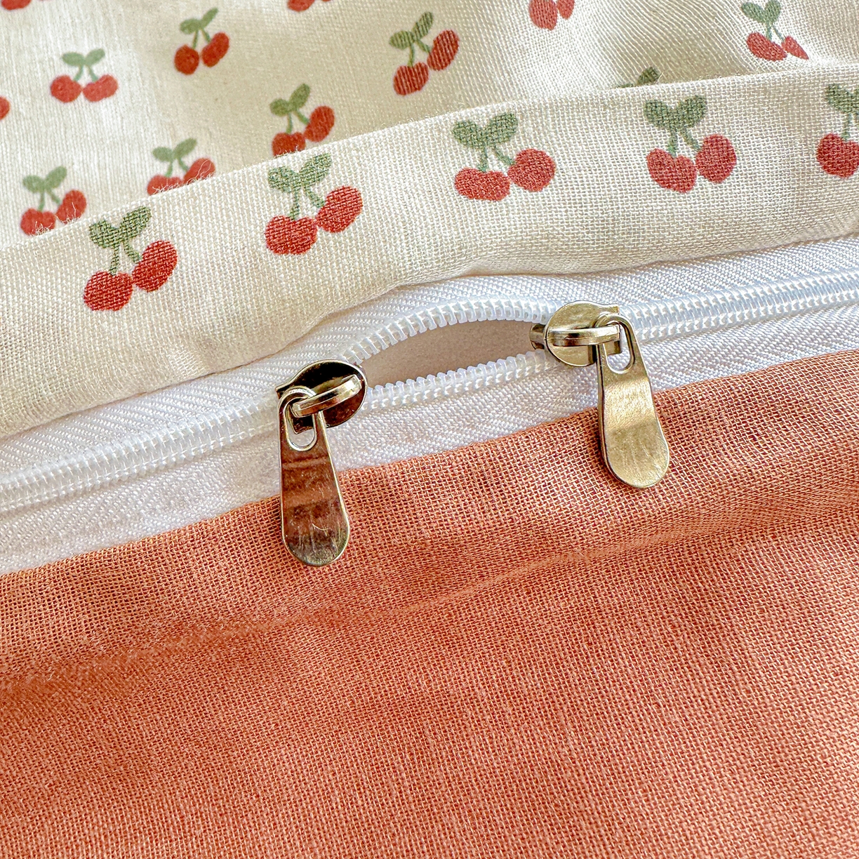 91家纺网 家纺一手货源 找家纺 文黛家居 2026新款全棉双层纱床盖四件套 桃见-红