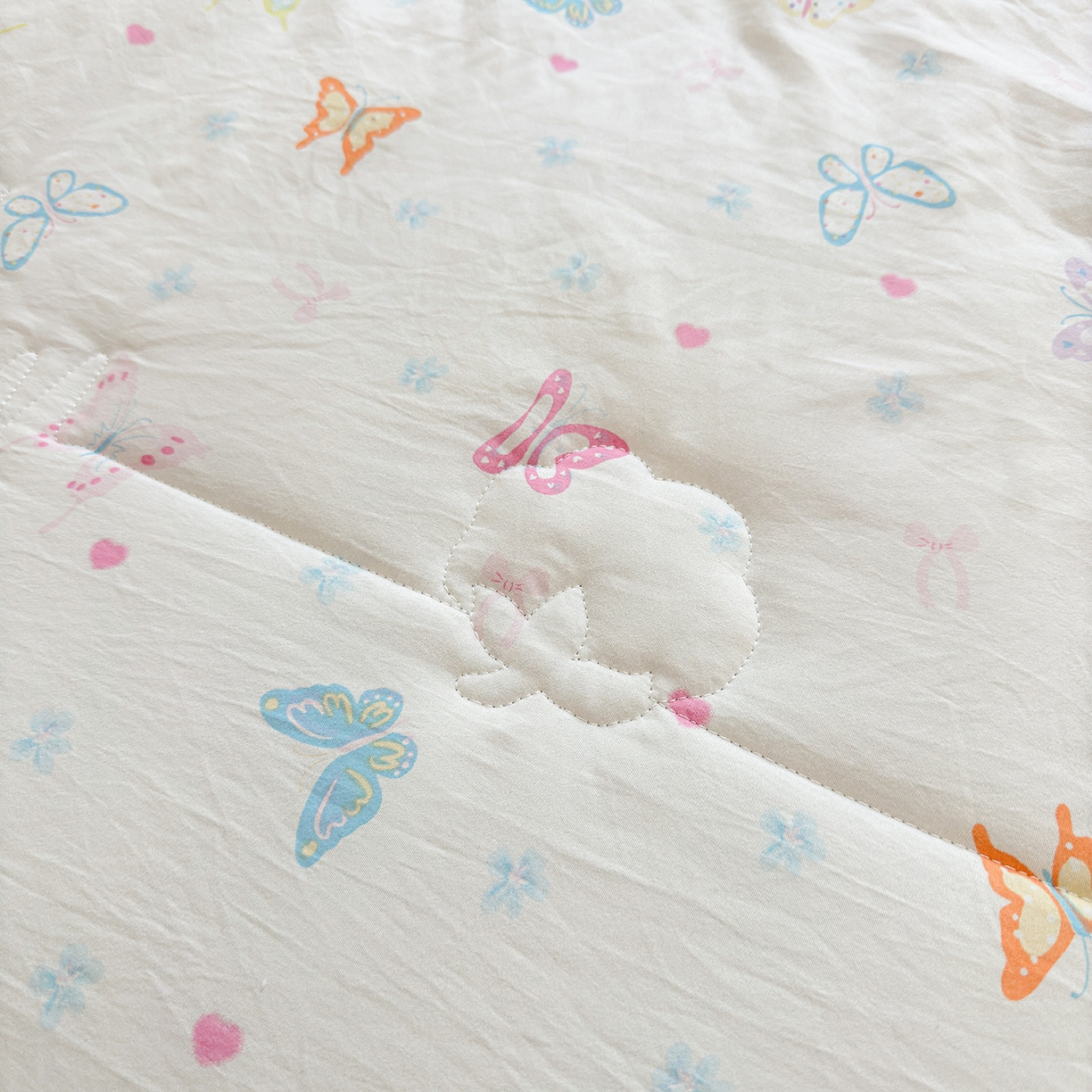 91家纺网 家纺一手货源 找家纺 2026新款A类印花手包边凌香新疆棉花夏被 凌香蝶舞