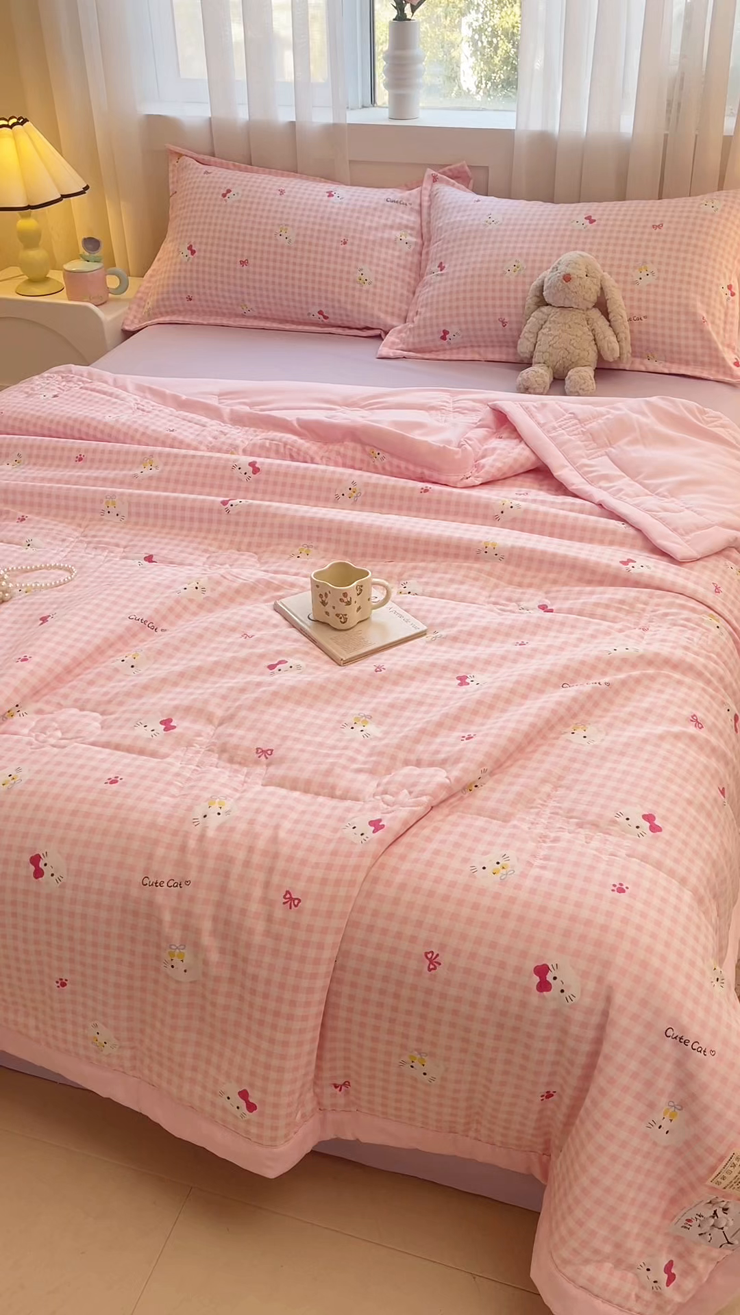 91家纺网 家纺一手货源 找家纺  2026新款A类印花手包边凌香新疆棉花夏被 凌香格林童话