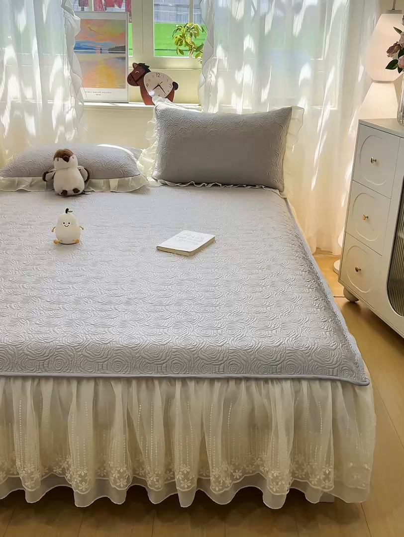 91家纺网 家纺一手货源 找家纺 眠势力 2026新款PE提花冰凉豆豆床裙款床笠凉席子冰丝凉感中分子床裙乙纶床裙床笠二合一 晚风-冷灰