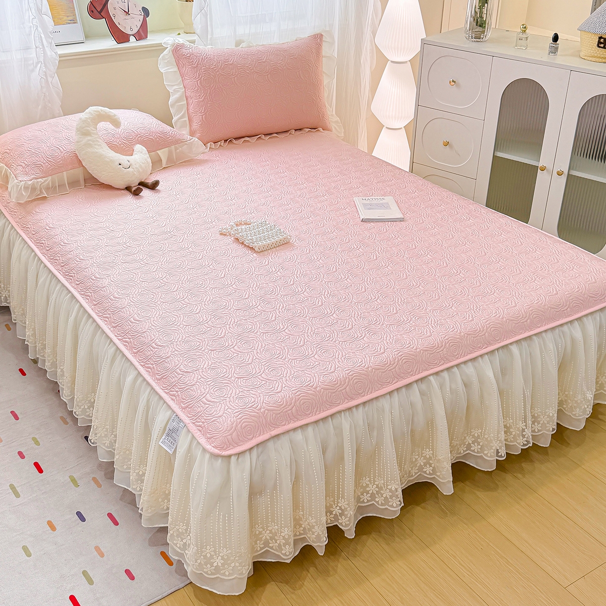 91家纺网 家纺一手货源 找家纺 眠势力 2026新款PE提花冰凉豆豆床裙款床笠凉席子冰丝凉感中分子床裙乙纶床裙床笠二合一 晚风-凝粉