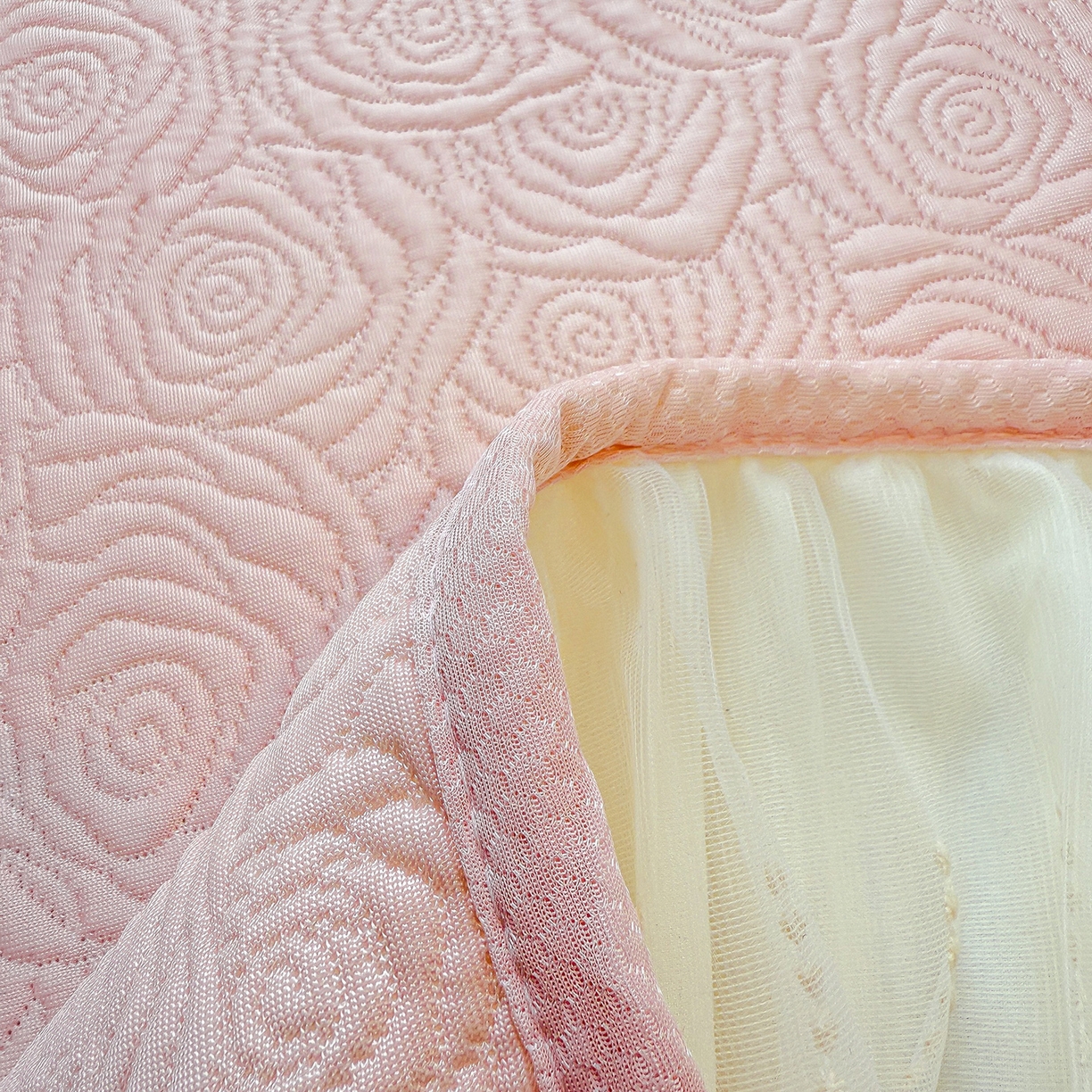 91家纺网 家纺一手货源 找家纺 眠势力 2026新款PE提花冰凉豆豆床裙款床笠凉席子冰丝凉感中分子床裙乙纶床裙床笠二合一 晚风-凝粉