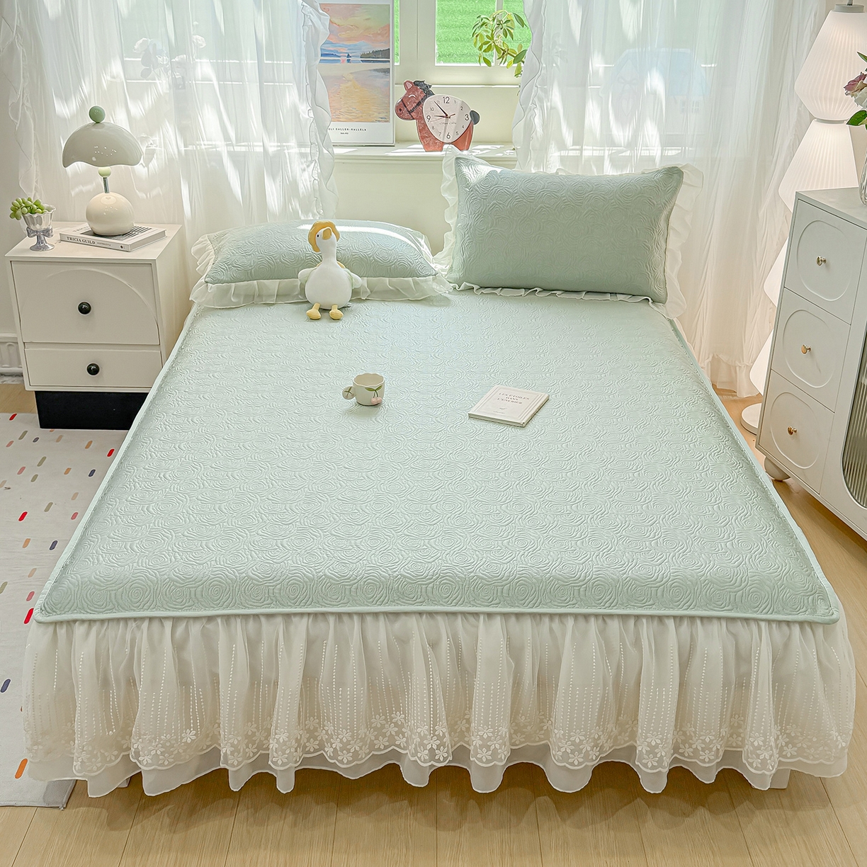 91家纺网 家纺一手货源 找家纺 眠势力 2026新款PE提花冰凉豆豆床裙款床笠凉席子冰丝凉感中分子床裙乙纶床裙床笠二合一 晚风-清绿