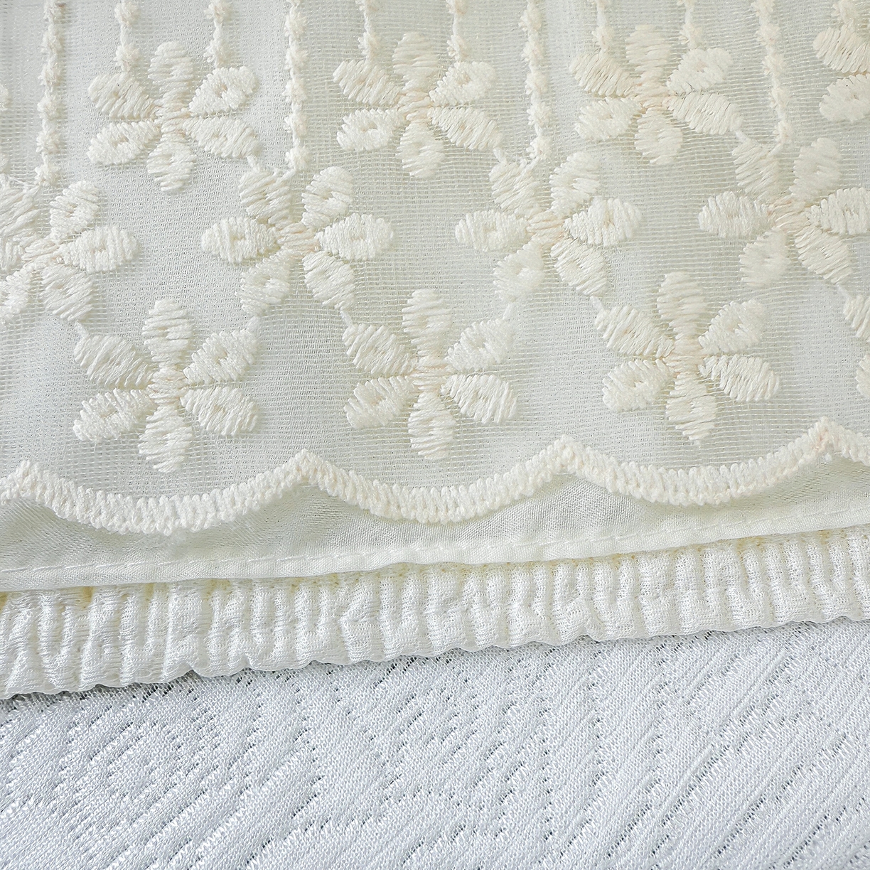 91家纺网 家纺一手货源 找家纺 眠势力 2026新款PE提花冰凉豆豆床裙款床笠凉席子冰丝凉感中分子床裙乙纶床裙床笠二合一 晚风-清绿