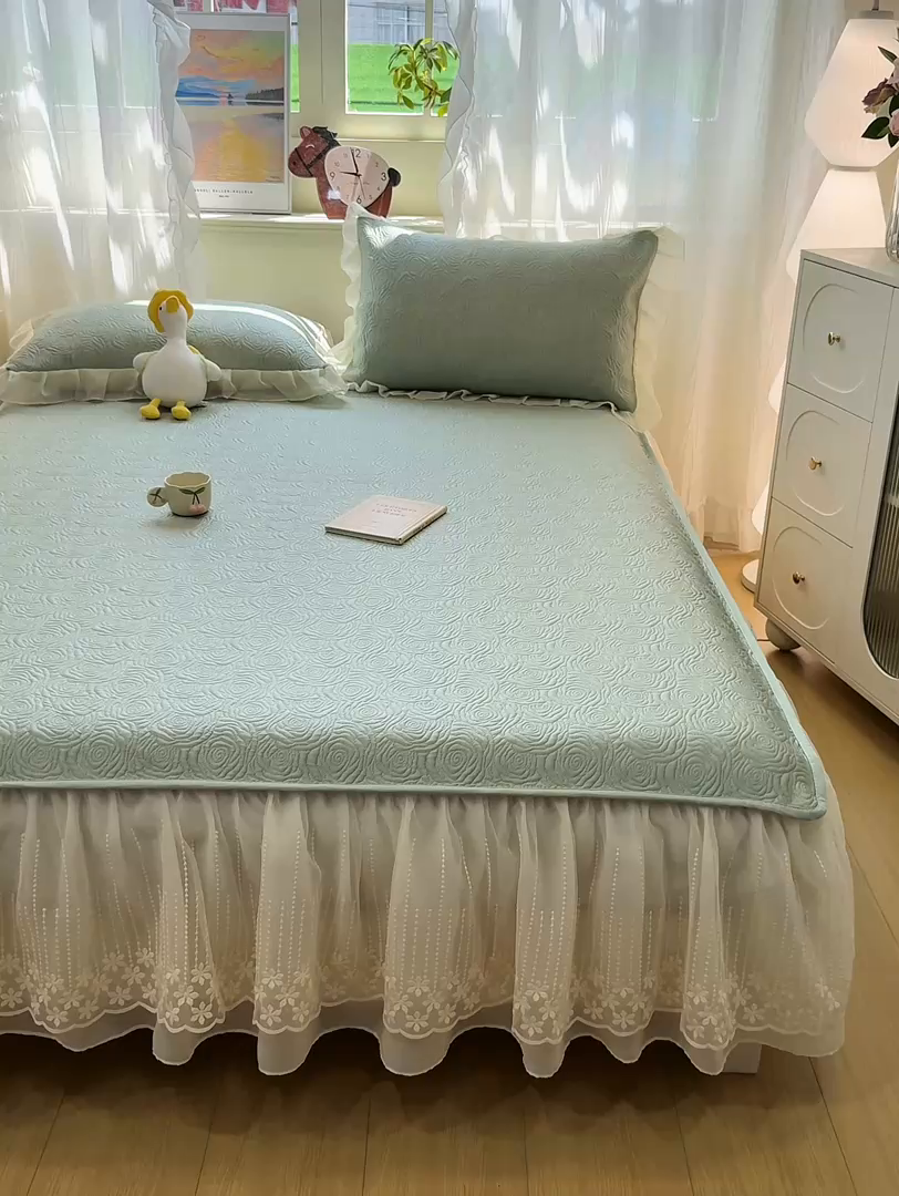 91家纺网 家纺一手货源 找家纺 眠势力 2026新款PE提花冰凉豆豆床裙款床笠凉席子冰丝凉感中分子床裙乙纶床裙床笠二合一 晚风-清绿