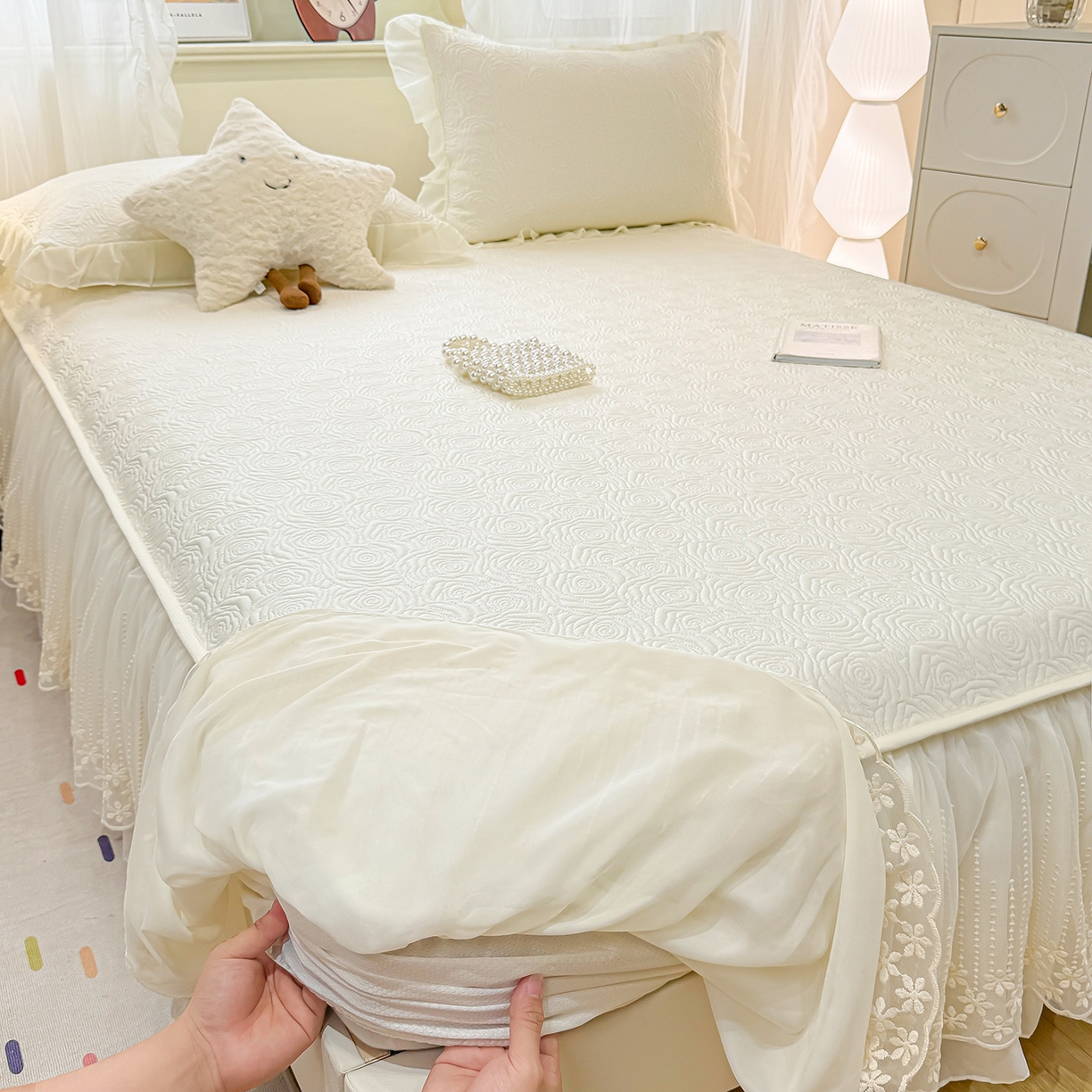 91家纺网 家纺一手货源 找家纺 眠势力 2026新款PE提花冰凉豆豆床裙款床笠凉席子冰丝凉感中分子床裙乙纶床裙床笠二合一 晚风-雾米