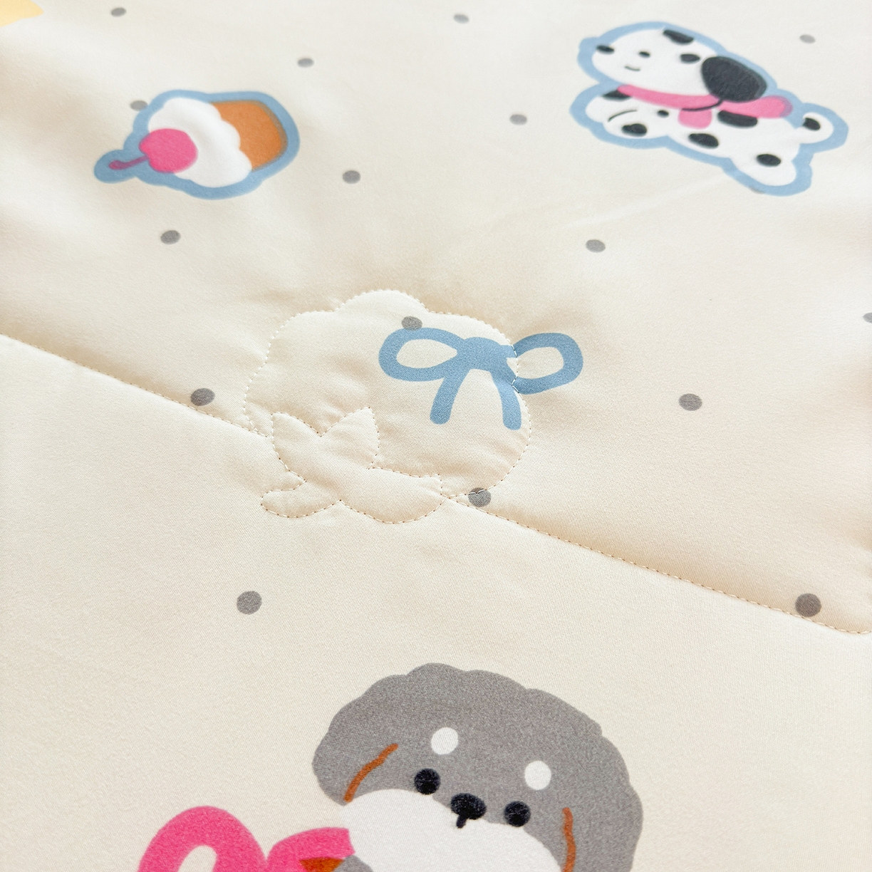 91家纺网 家纺一手货源 找家纺  2026新款A类印花手包边凌香新疆棉花夏被 凌香奇遇