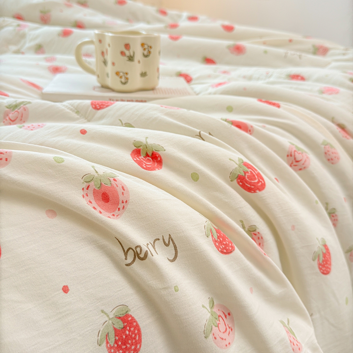 91家纺网 家纺一手货源 找家纺 2026新款A类直播爆款凌香棉花夏被空调被夏凉被 凌香草莓甜心