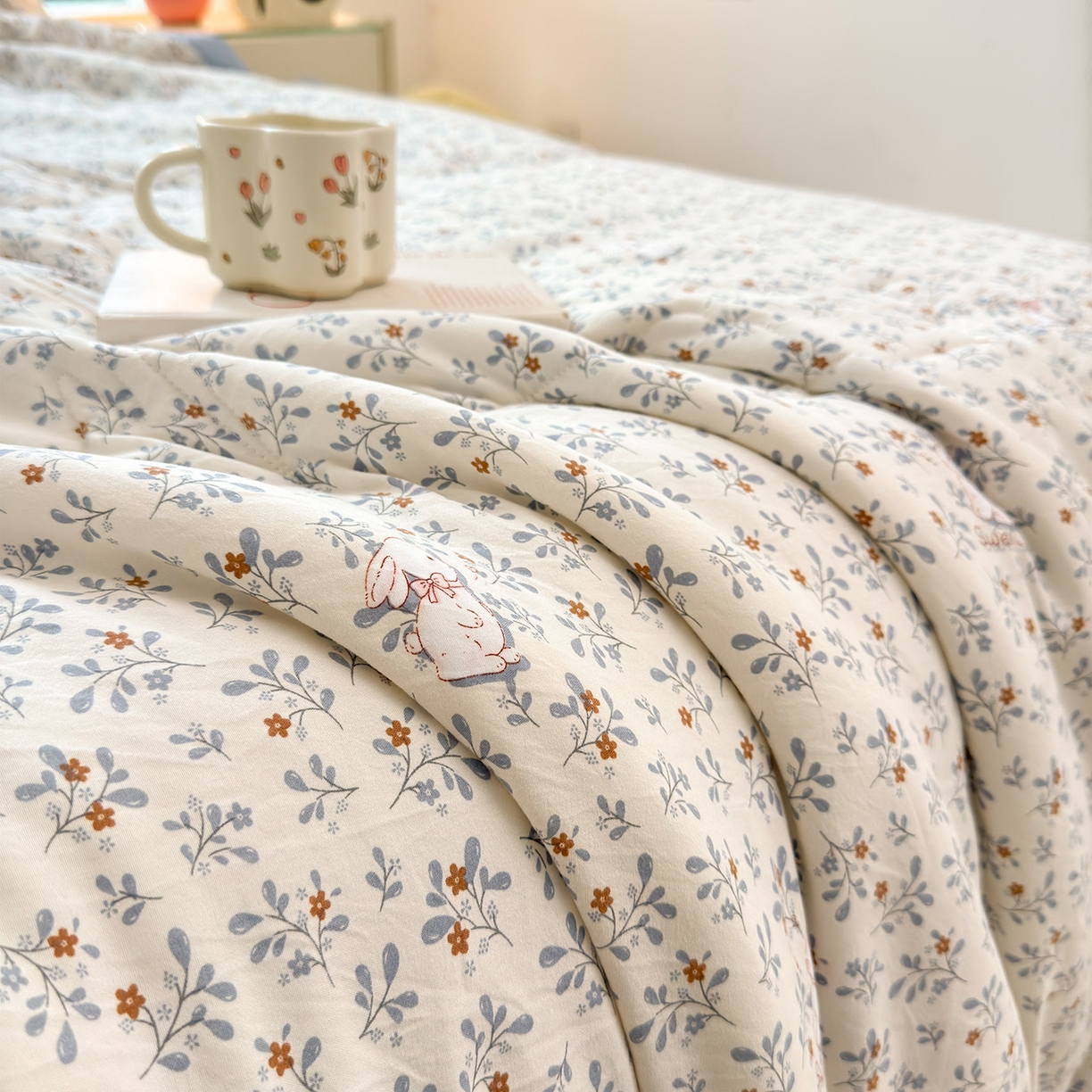 91家纺网 家纺一手货源 找家纺 2026新款A类直播爆款凌香棉花夏被空调被夏凉被 凌香花园兔