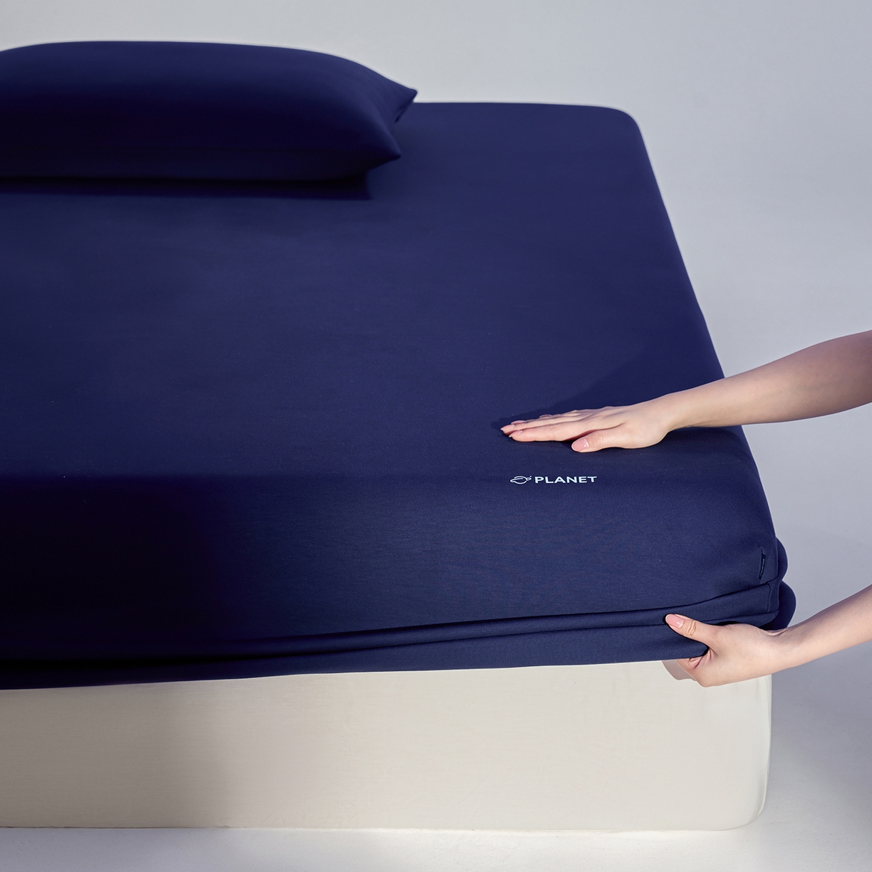 91家纺网 家纺一手货源 找家纺 （总）莱福仕 2026新款酣睡星球深蓝床笠单品床笠床笠单件1.0-场景一