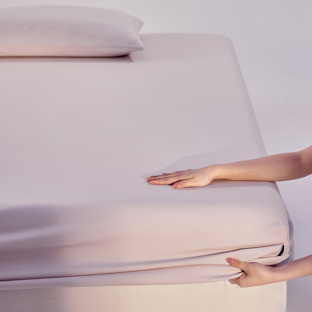 91家纺网 家纺一手货源 找家纺 （总）莱福仕 2026新款酣睡星球深蓝床笠单品床笠床笠单件1.0-场景一