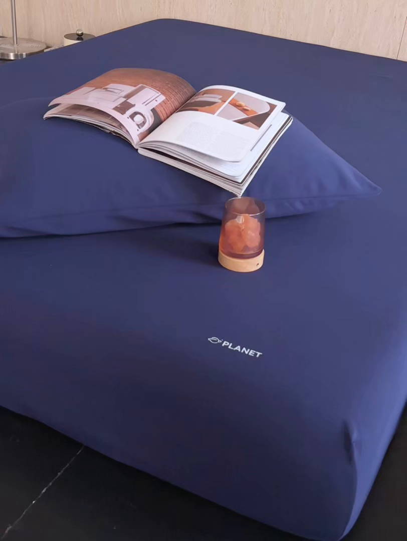 91家纺网 家纺一手货源 找家纺 （总）莱福仕 2026新款酣睡星球深蓝床笠单品床笠床笠单件1.0-场景一