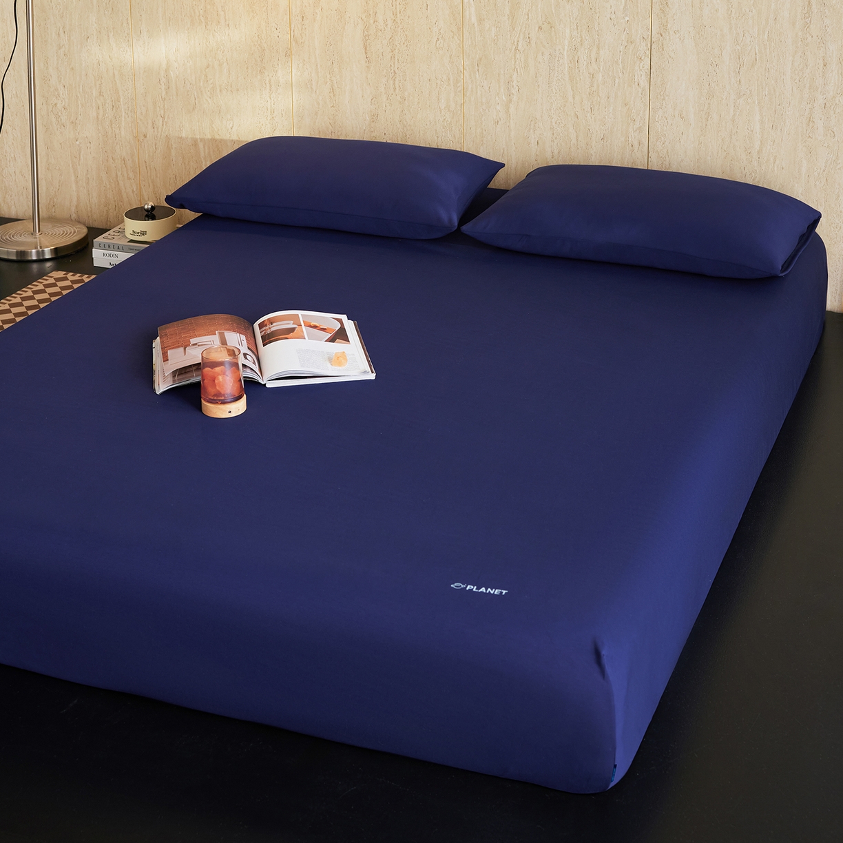 91家纺网 家纺一手货源 找家纺 （总）莱福仕 2026新款酣睡星球深蓝床笠单品床笠床笠单件1.0-场景二