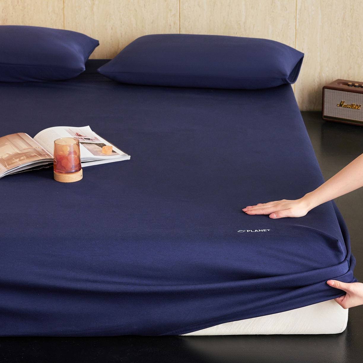 91家纺网 家纺一手货源 找家纺 （总）莱福仕 2026新款酣睡星球深蓝床笠单品床笠床笠单件1.0-场景二