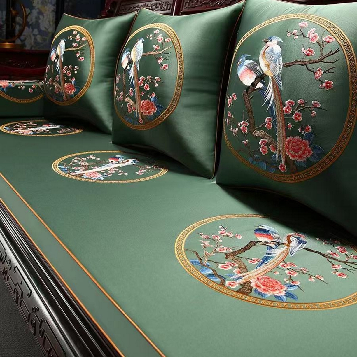 91家纺网 家纺一手货源 找家纺 （总）多米家居 2026新款红木定制-高精密刺绣坐垫、抱枕、桌旗（2-3天货期，定制尺寸联系商家）