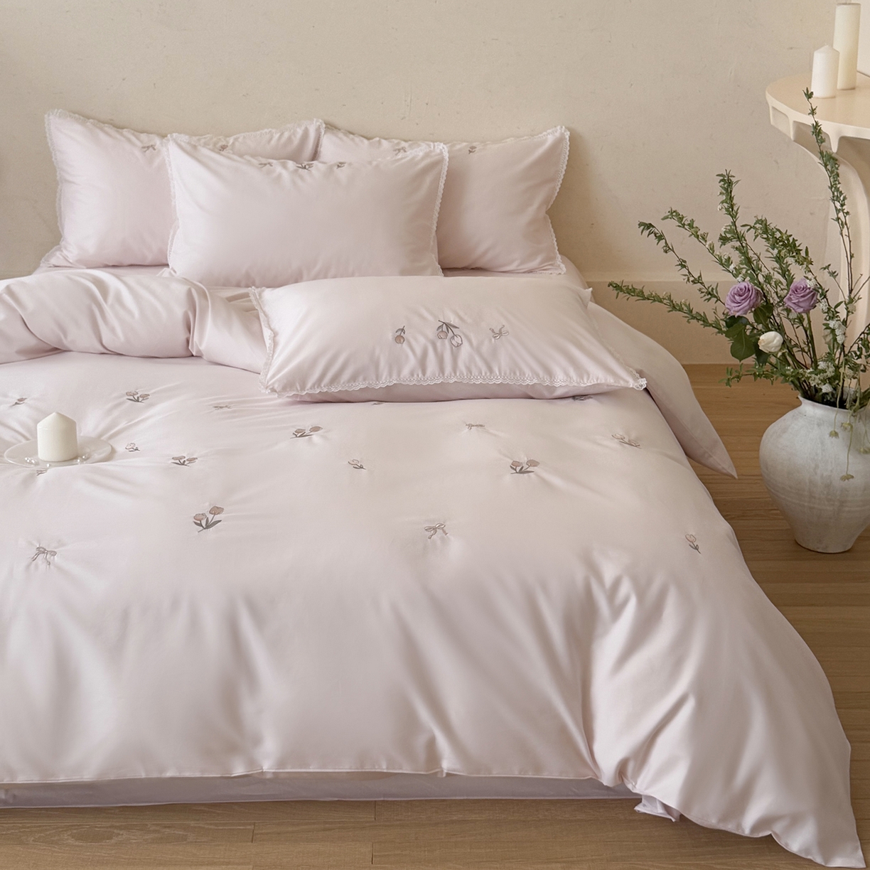 91家纺网 家纺一手货源 找家纺 （总）艾唯希家纺 2026新款全棉纯棉满绣小花边工艺四件套刺绣-郁金小花系列