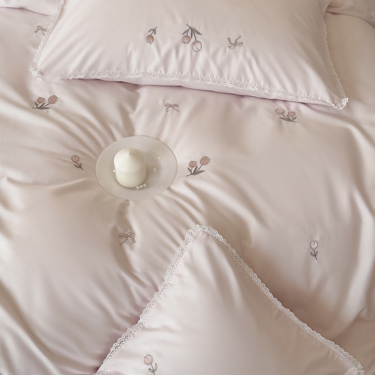 91家纺网 家纺一手货源 找家纺 （总）艾唯希家纺 2026新款全棉纯棉满绣小花边工艺四件套刺绣-郁金小花系列