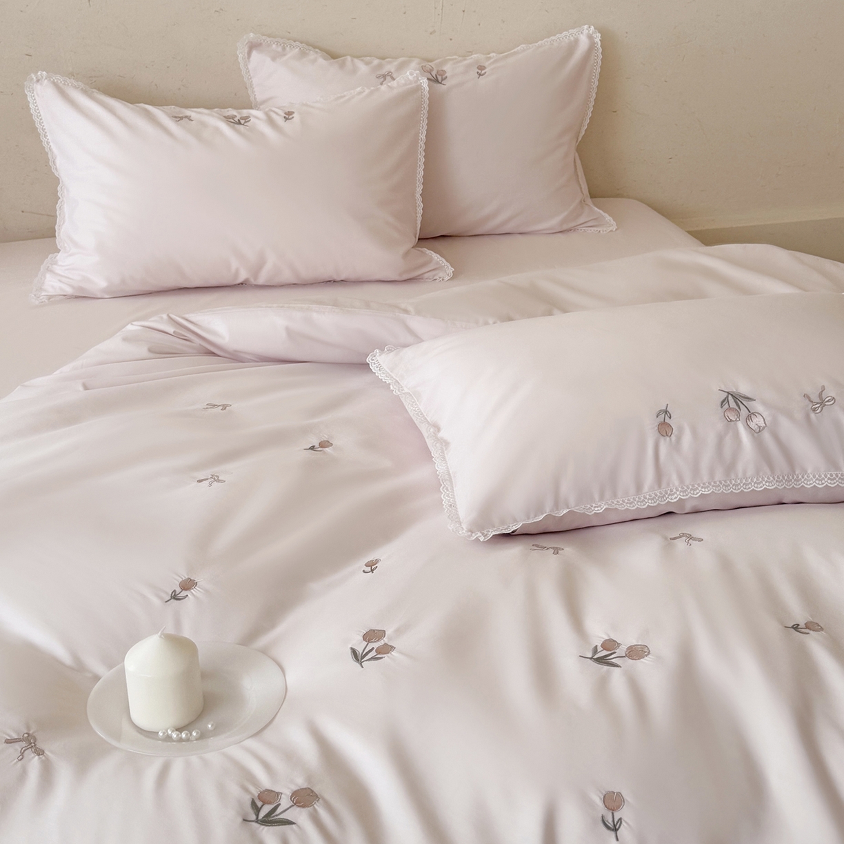 91家纺网 家纺一手货源 找家纺 艾唯希家纺 2026新款全棉纯棉满绣小花边工艺四件套刺绣-郁金小花系列 郁金小花-粉