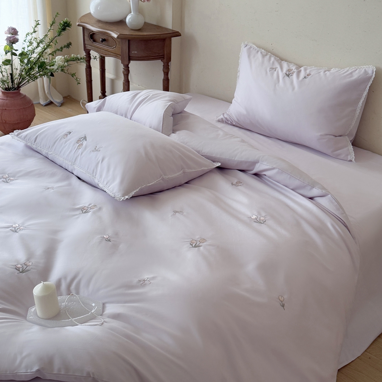 91家纺网 家纺一手货源 找家纺 艾唯希家纺 2026新款全棉纯棉满绣小花边工艺四件套刺绣-郁金小花系列 郁金小花-紫