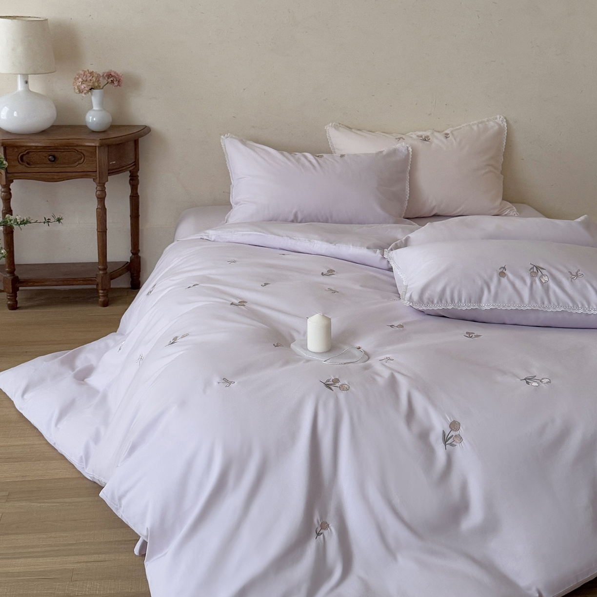 91家纺网 家纺一手货源 找家纺 艾唯希家纺 2026新款全棉纯棉满绣小花边工艺四件套刺绣-郁金小花系列 郁金小花-紫