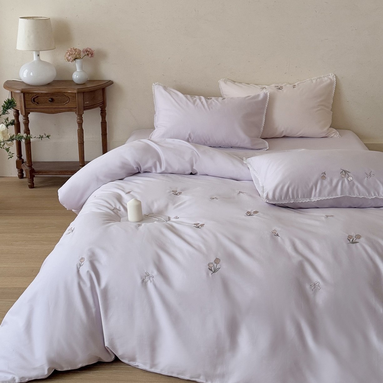 91家纺网 家纺一手货源 找家纺 艾唯希家纺 2026新款全棉纯棉满绣小花边工艺四件套刺绣-郁金小花系列 郁金小花-紫