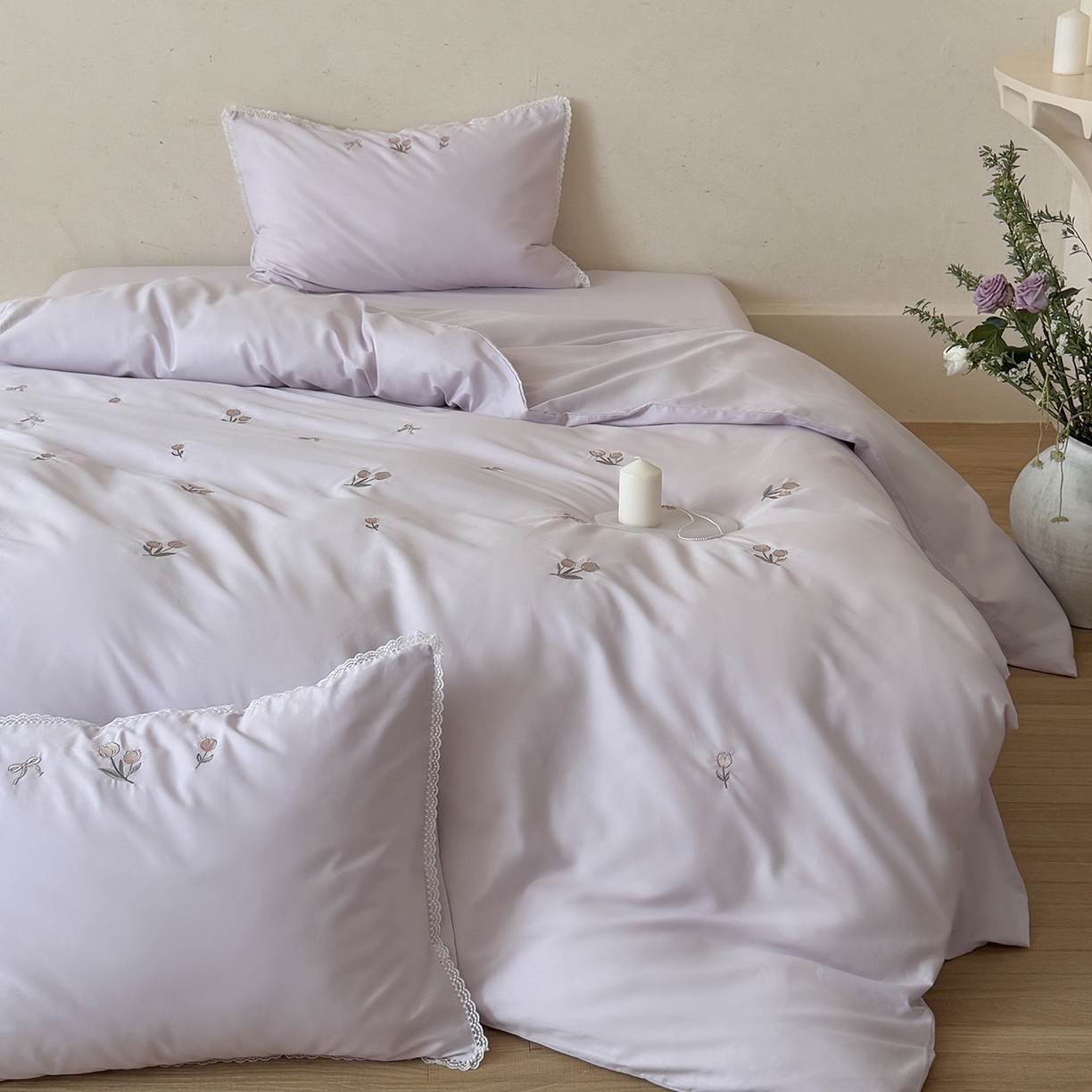 91家纺网 家纺一手货源 找家纺 艾唯希家纺 2026新款全棉纯棉满绣小花边工艺四件套刺绣-郁金小花系列 郁金小花-紫