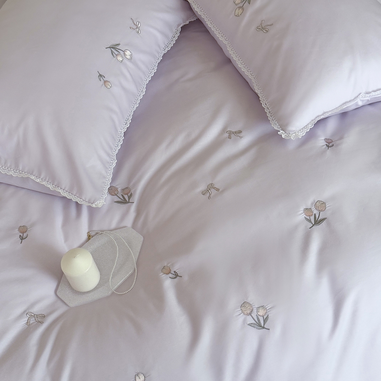 91家纺网 家纺一手货源 找家纺 艾唯希家纺 2026新款全棉纯棉满绣小花边工艺四件套刺绣-郁金小花系列 郁金小花-紫