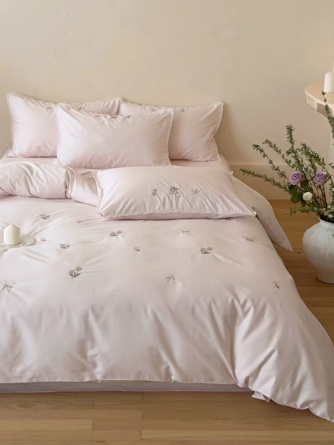 91家纺网 家纺一手货源 找家纺 艾唯希家纺 2026新款全棉纯棉满绣小花边工艺四件套刺绣-郁金小花系列 郁金小花-粉