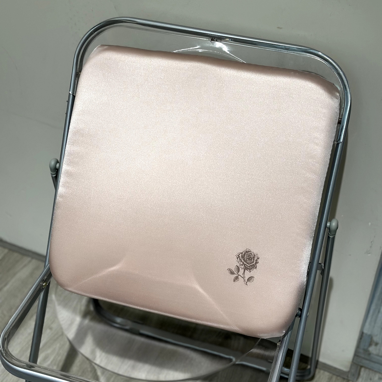 91家纺网 家纺一手货源 找家纺 座享家 2026新款玫瑰记忆棉方垫 雾粉