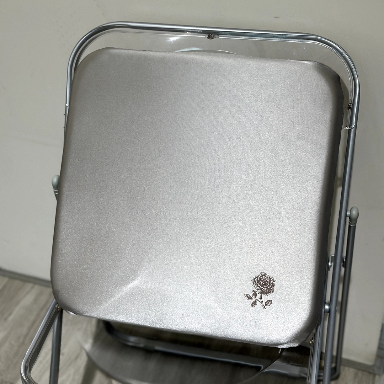 91家纺网 家纺一手货源 找家纺 座享家 2026新款玫瑰记忆棉方垫 银灰