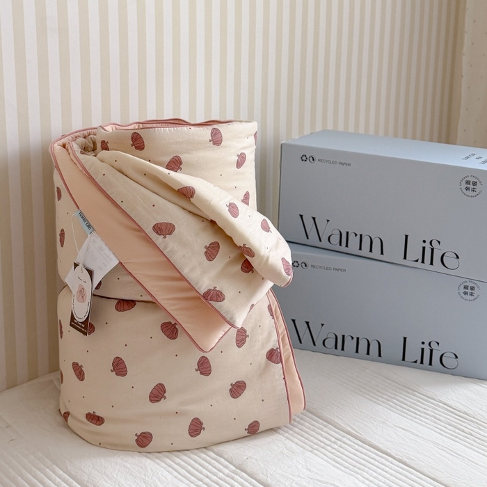 91家纺网 家纺一手货源 找家纺 暖生活 2026新款A类“冰纱”母婴级全棉纯棉双层纱夏被夏凉被空调被（礼盒包装） 粉南瓜