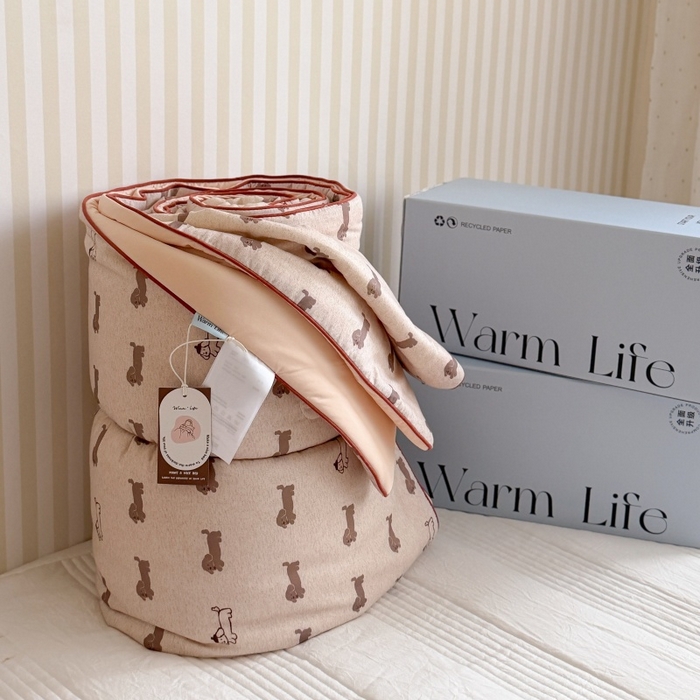 91家纺网 家纺一手货源 找家纺 暖生活 2026新款A类“冰纱”母婴级全棉纯棉双层纱夏被夏凉被空调被（礼盒包装） 奶咖小狗