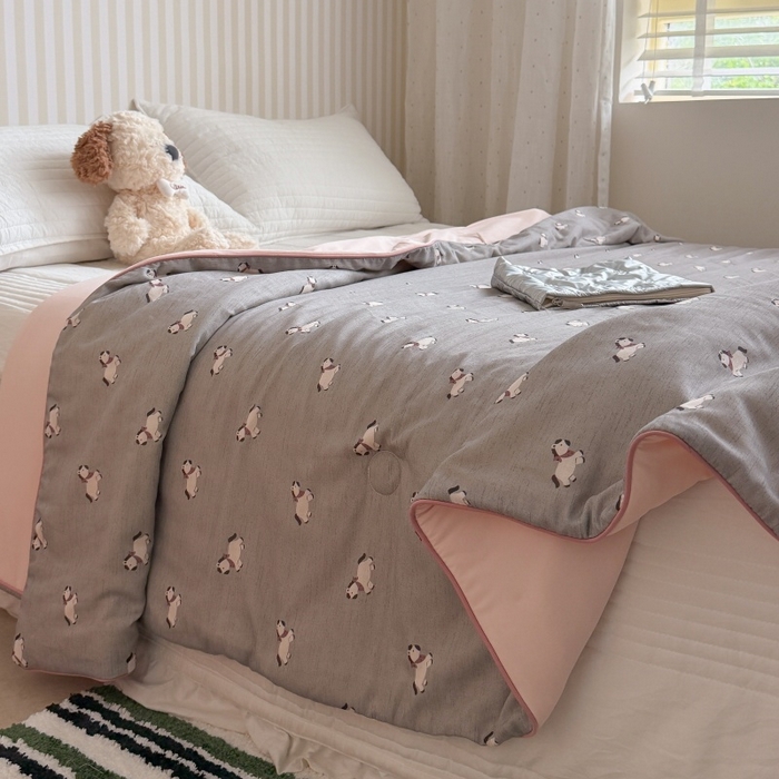 91家纺网 家纺一手货源 找家纺 暖生活 2026新款A类“冰纱”母婴级全棉纯棉双层纱夏被夏凉被空调被（礼盒包装） 灰调小马