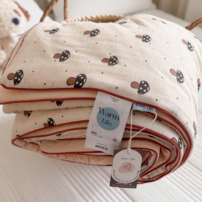 91家纺网 家纺一手货源 找家纺 暖生活 2026新款A类“冰纱”母婴级全棉纯棉双层纱夏被夏凉被空调被（礼盒包装） 可可蘑菇