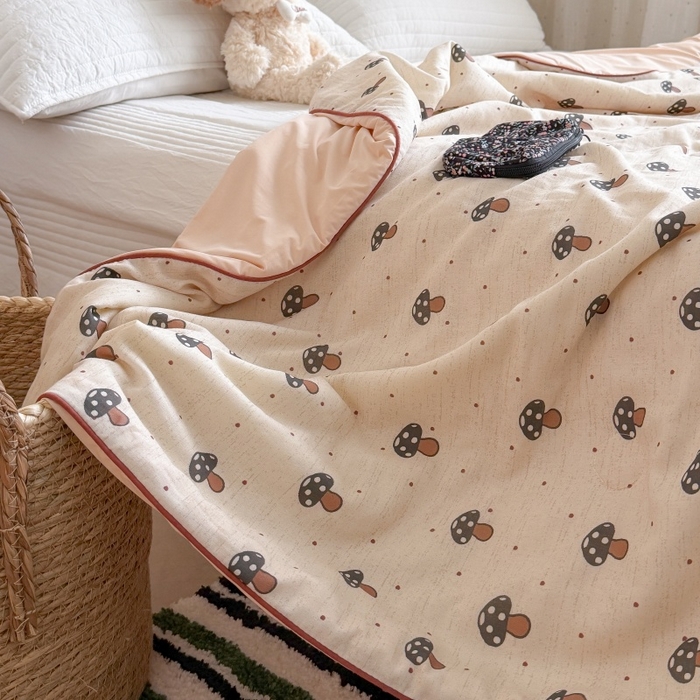 91家纺网 家纺一手货源 找家纺 暖生活 2026新款A类“冰纱”母婴级全棉纯棉双层纱夏被夏凉被空调被（礼盒包装） 可可蘑菇