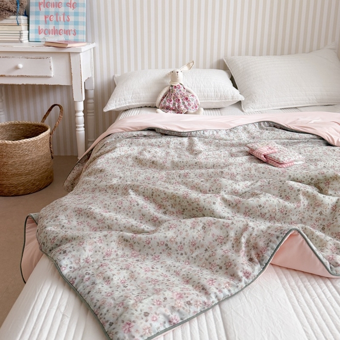 91家纺网 家纺一手货源 找家纺 暖生活 2026新款A类“冰纱”母婴级全棉纯棉双层纱夏被夏凉被空调被（礼盒包装） 绿野粉花