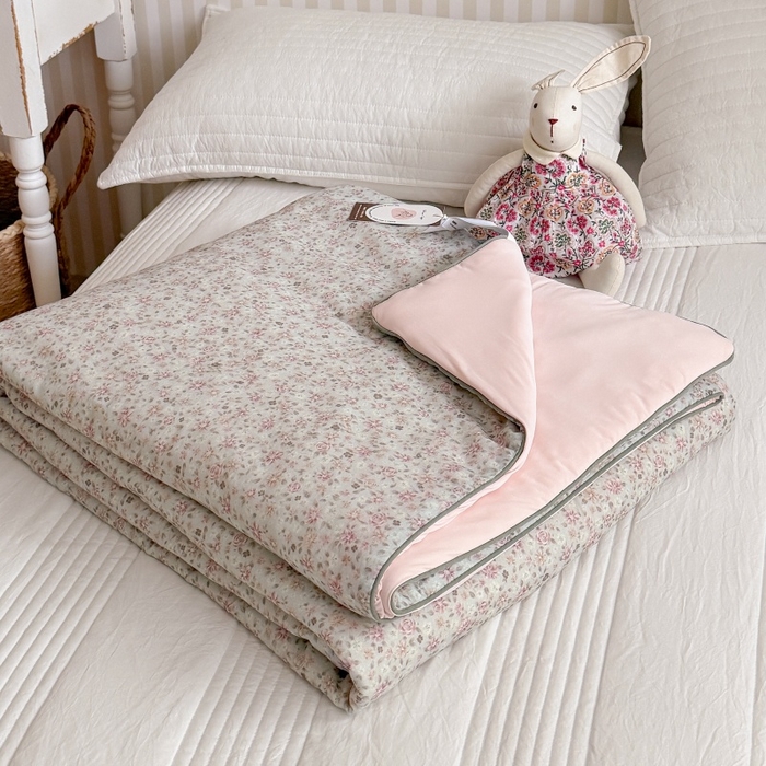 91家纺网 家纺一手货源 找家纺 暖生活 2026新款A类“冰纱”母婴级全棉纯棉双层纱夏被夏凉被空调被（礼盒包装） 绿野粉花