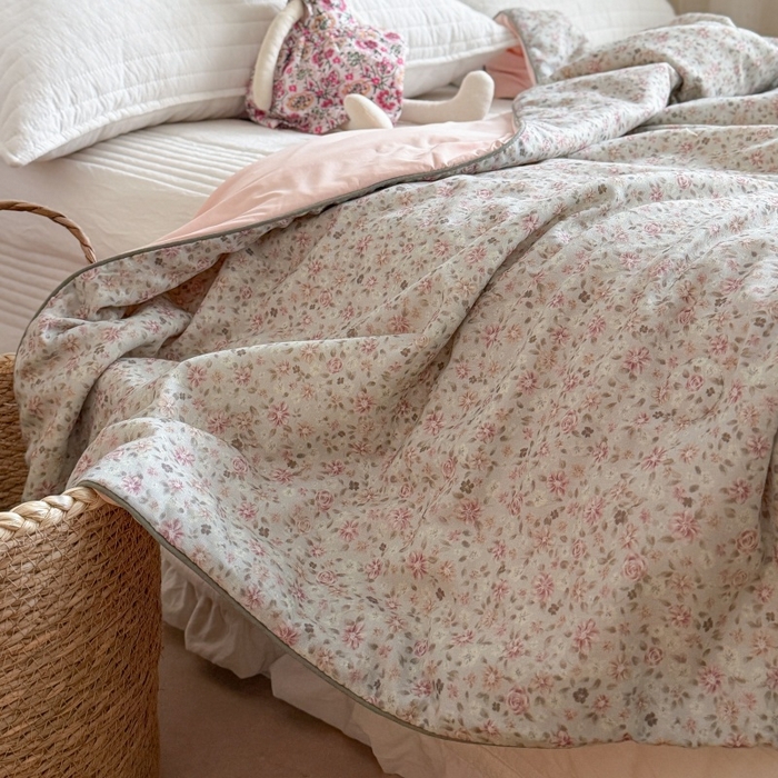 91家纺网 家纺一手货源 找家纺 暖生活 2026新款A类“冰纱”母婴级全棉纯棉双层纱夏被夏凉被空调被（礼盒包装） 绿野粉花