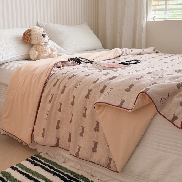 91家纺网 家纺一手货源 找家纺 暖生活 2026新款A类“冰纱”母婴级全棉纯棉双层纱夏被夏凉被空调被（礼盒包装） 奶咖小狗