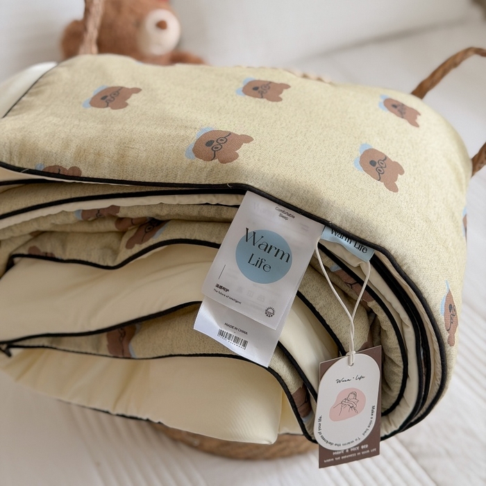 91家纺网 家纺一手货源 找家纺 暖生活 2026新款A类“冰纱”母婴级全棉纯棉双层纱夏被夏凉被空调被（礼盒包装） 眼镜熊