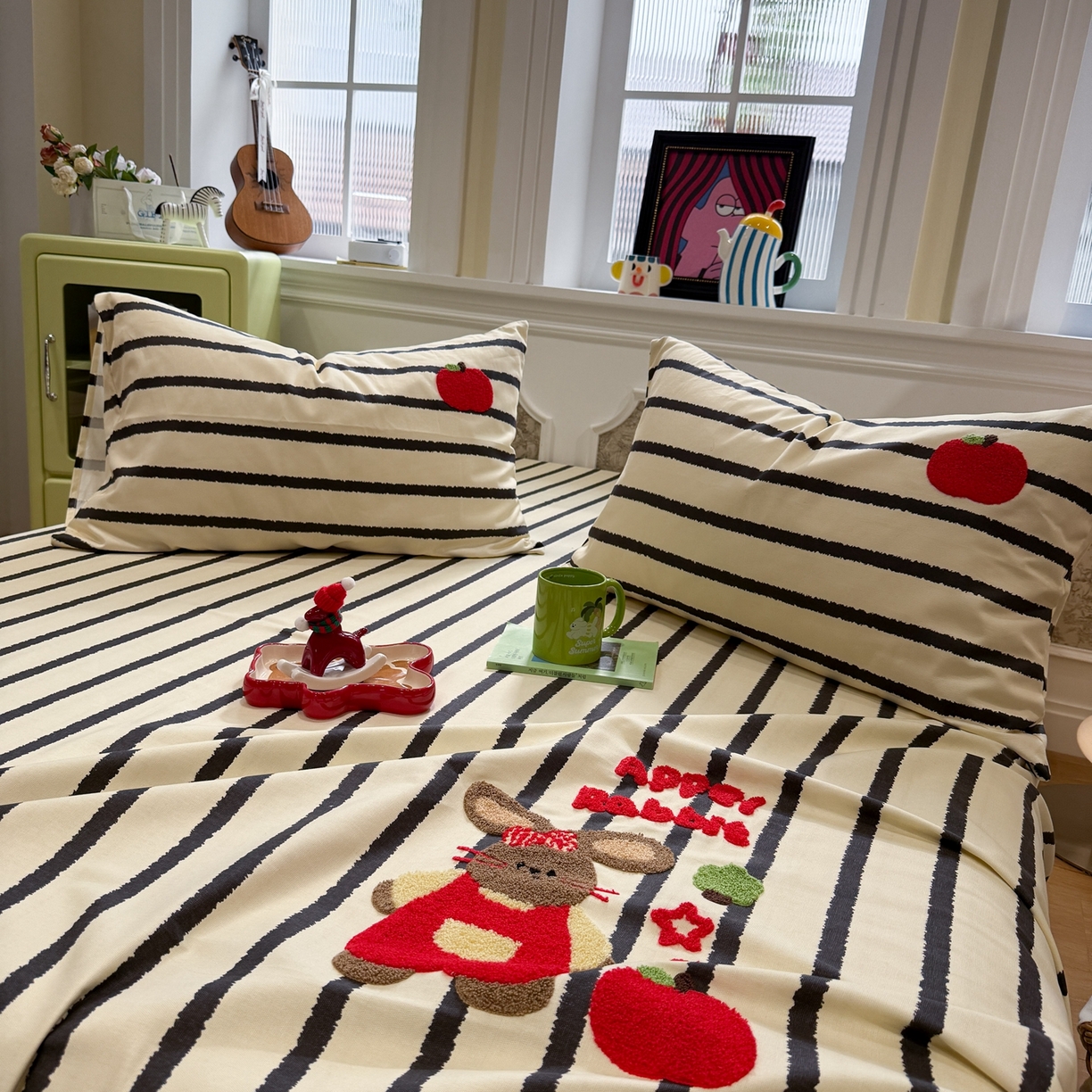 91家纺网 家纺一手货源 找家纺 觅糖家纺 2026新款大版卡通毛巾绣老粗布凉席席子系列 苹果小兔