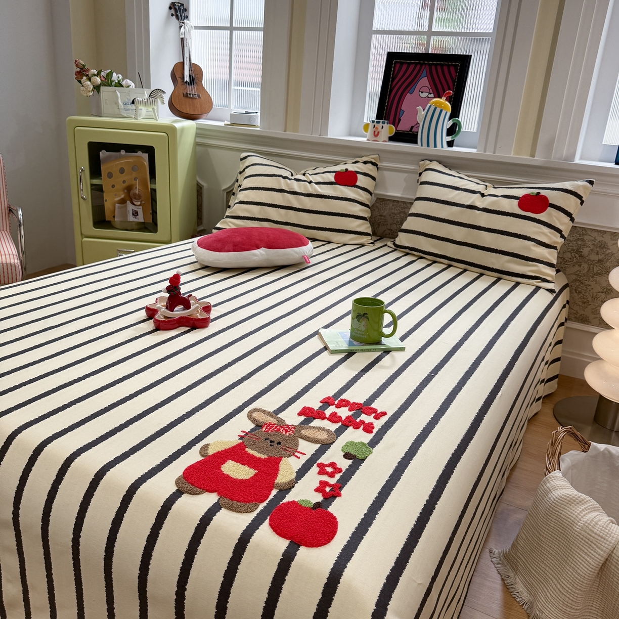 91家纺网 家纺一手货源 找家纺 觅糖家纺 2026新款大版卡通毛巾绣老粗布凉席席子系列 苹果小兔