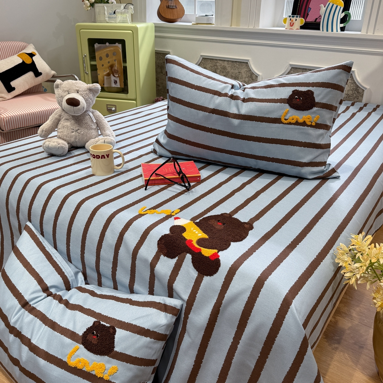 91家纺网 家纺一手货源 找家纺 觅糖家纺 2026新款大版卡通毛巾绣老粗布凉席席子系列 笔记小熊