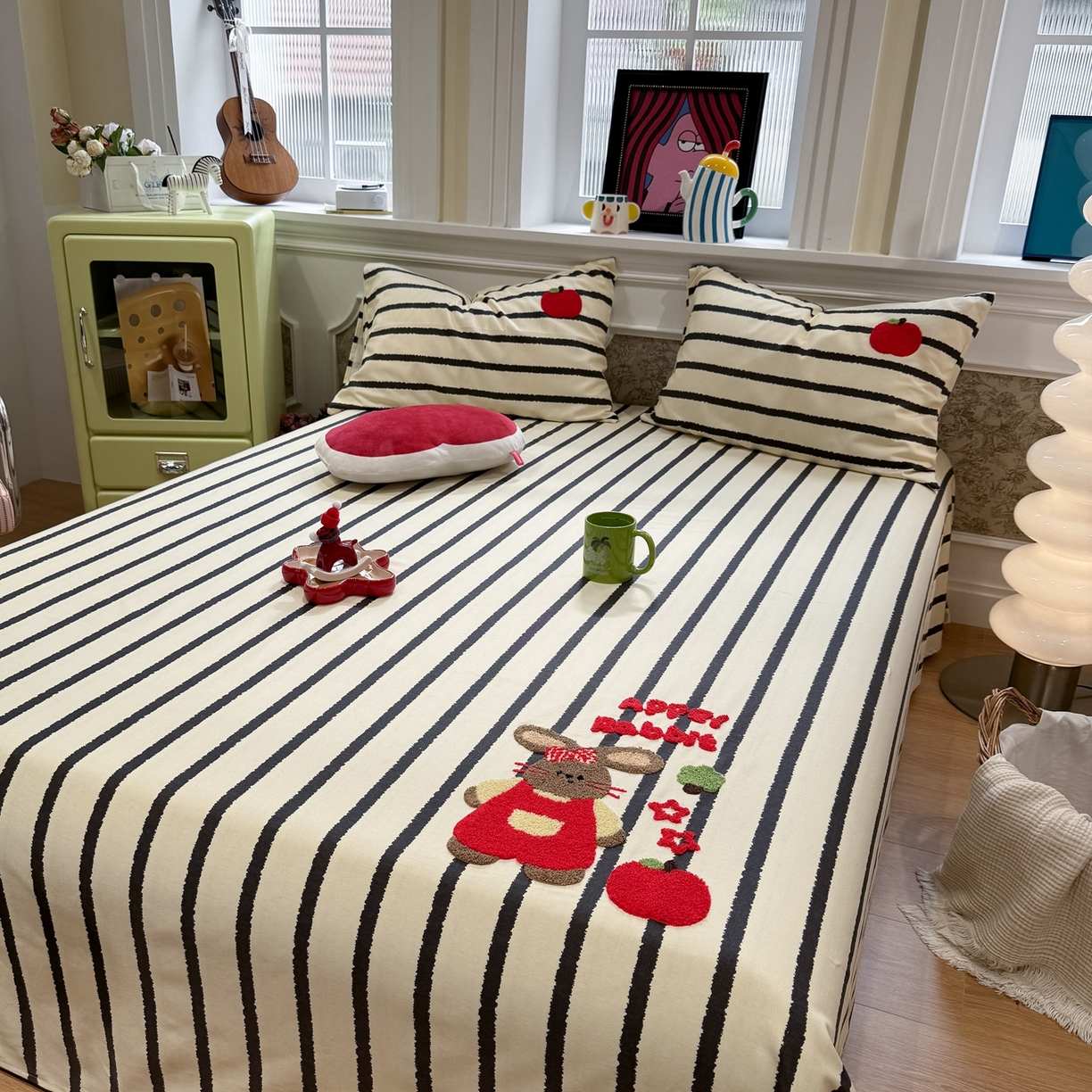 91家纺网 家纺一手货源 找家纺 觅糖家纺 2026新款大版卡通毛巾绣老粗布凉席席子系列 苹果小兔