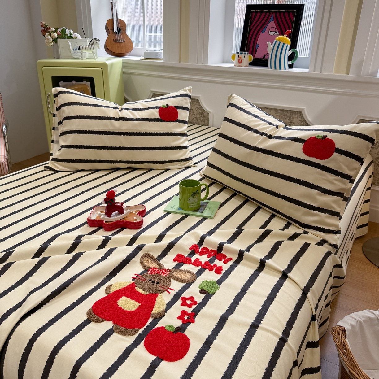 91家纺网 家纺一手货源 找家纺 觅糖家纺 2026新款大版卡通毛巾绣老粗布凉席席子系列 苹果小兔