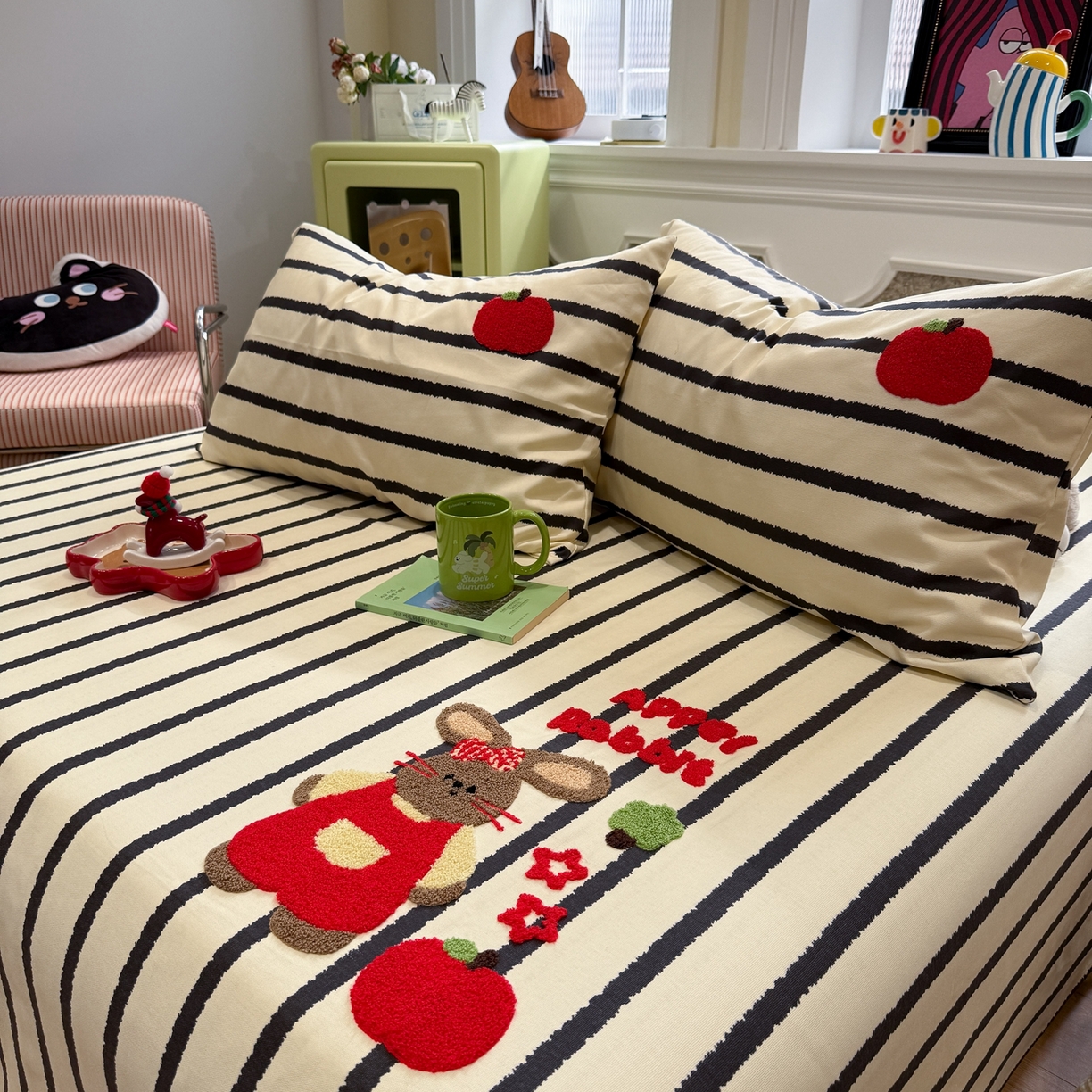 91家纺网 家纺一手货源 找家纺 觅糖家纺 2026新款大版卡通毛巾绣老粗布凉席席子系列 苹果小兔